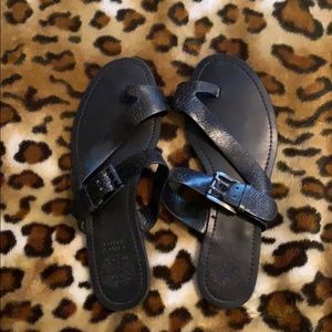 Black & white flat sandal